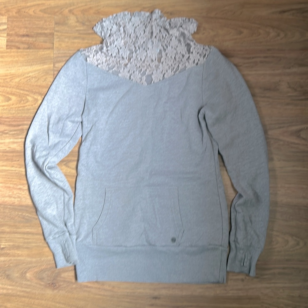 💥 5 for $15 - Beautiful Lace Neck Sweatshirt